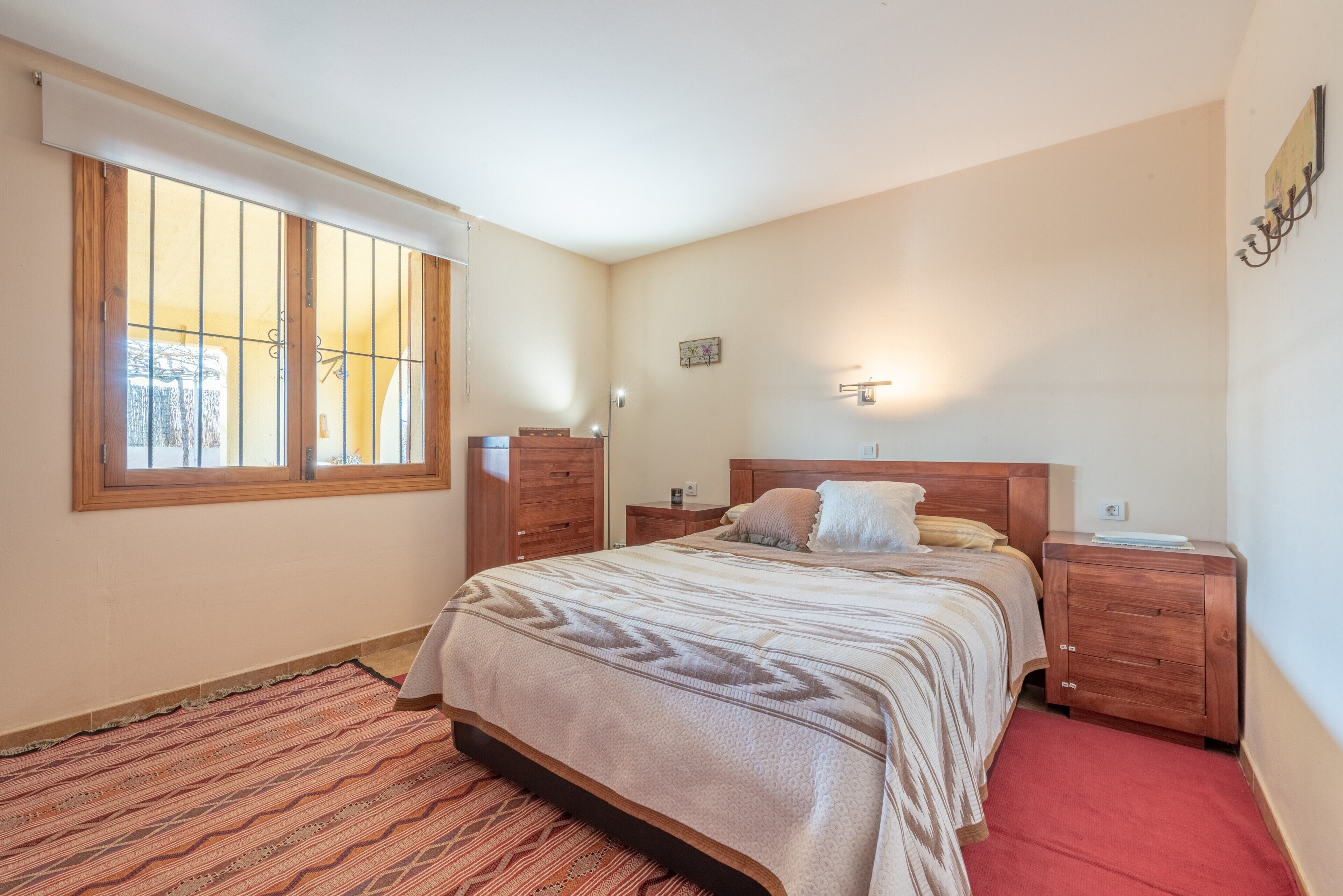 2 slaapkamers, een strijkplank/strijkijzer, gratis wifi, beddengoed