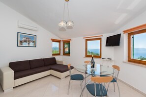 Fernseher, Kamin, DVD-Player