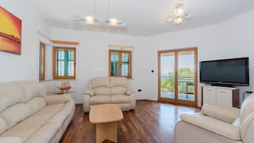 TV, peis og DVD-spiller