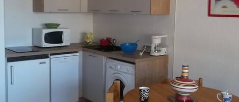 Réfrigérateur, micro-ondes, four, lave-vaisselle