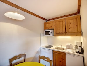 Fridge, microwave, dishwasher, coffee/tea maker