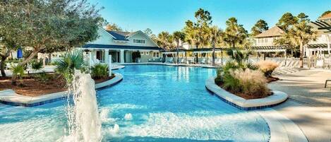 Una piscina al aire libre