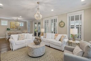 TV - Spacious Cottage-3 Bikes-Huge open living area (Santa Rosa Beach)