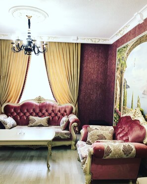 Suite, 1 Bedroom | Blackout drapes, soundproofing, iron/ironing board, rollaway beds