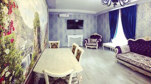Suite, 1 Bedroom | Blackout drapes, soundproofing, iron/ironing board, rollaway beds
