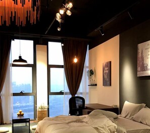 Schreibtisch, Verdunkelungsvorhänge, kostenloses WLAN, Bettwäsche