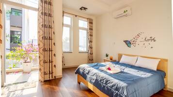 4 bedrooms, in-room safe, iron/ironing board, WiFi