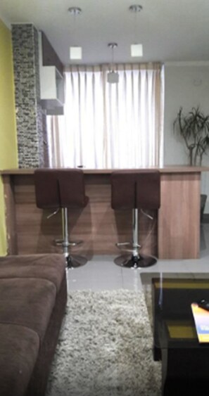 Căn hộ dành cho gia đình, 2 giường đôi, không hút thuốc | Khu phòng khách | TV LED 32-inch có truyền hình cáp, TV 