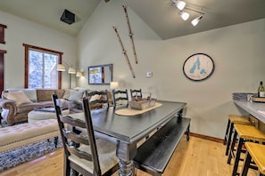 Dining - McCall Condo w/ Paddle Boards - Near Payette Lake (McCall)
