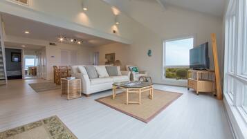 Smart TV, Netflix, lettore DVD, libri