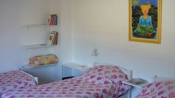 3 bedrooms, iron/ironing board, travel cot