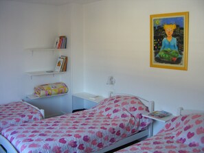 3 bedrooms, iron/ironing board, travel cot