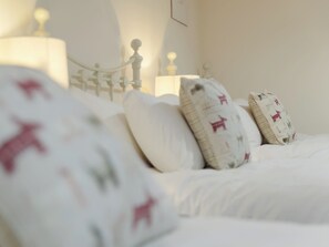 4 bedrooms, free WiFi, bed sheets