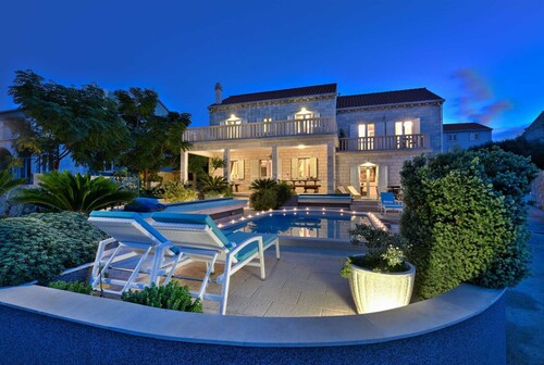 Villa Korkyra mit Pool