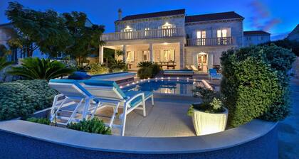 Villa Korkyra mit Pool