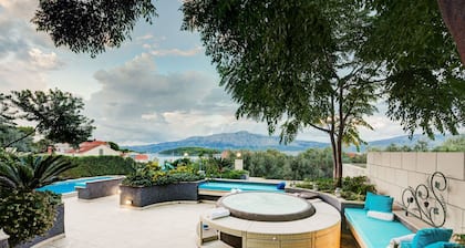 Villa Korkyra mit Pool