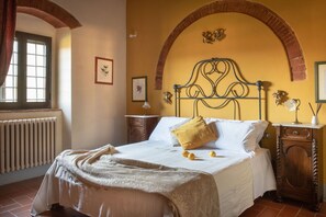 11 habitaciones, tabla de planchar con plancha y cuna de viaje 