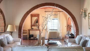 Fernseher, Kamin, DVD-Player, Stereoanlage