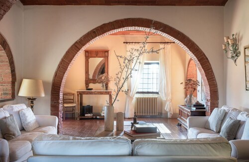 Stunning private villa for 24 people with WIFI, A/C, private pool, TV, patio and panoramic view