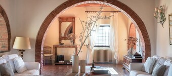 Kaunis yksityinen huvila, jossa on oma uima-allas, WIFI, TV, patio, pesukone, panoraamanäkym��, pysäköinti