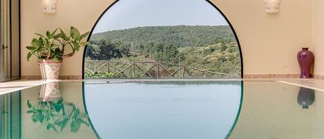 Una piscina techada