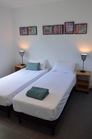1 dormitorio, tabla de planchar con plancha, wifi gratis y ropa de cama