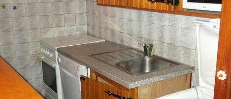 Micro-ondes, four, lave-vaisselle, cafetière/bouilloire