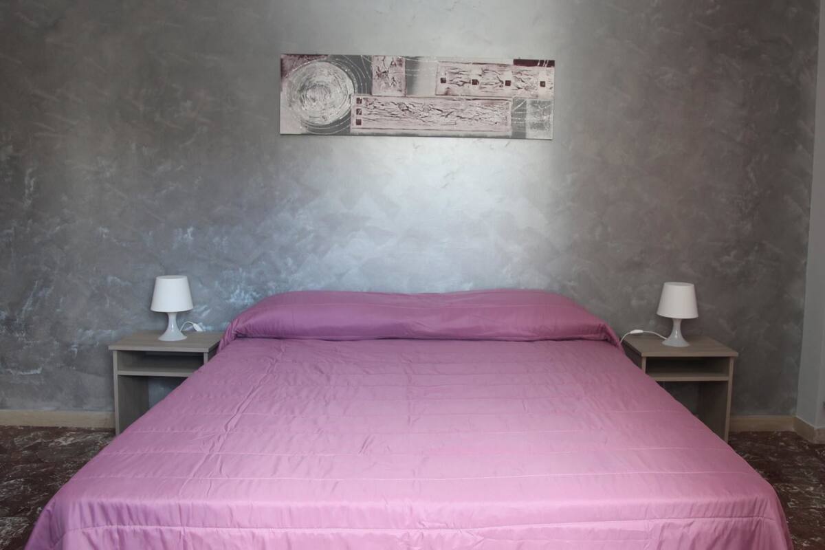Habitación con 1 cama doble o 2 individuales, baño privado (External) | Escritorio, cunas gratuitas, camas supletorias y wifi gratis
