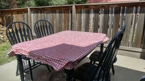 Outdoor dining - Large cabin in Ouray County, easy access, lots of room to roam. (Ridgway)