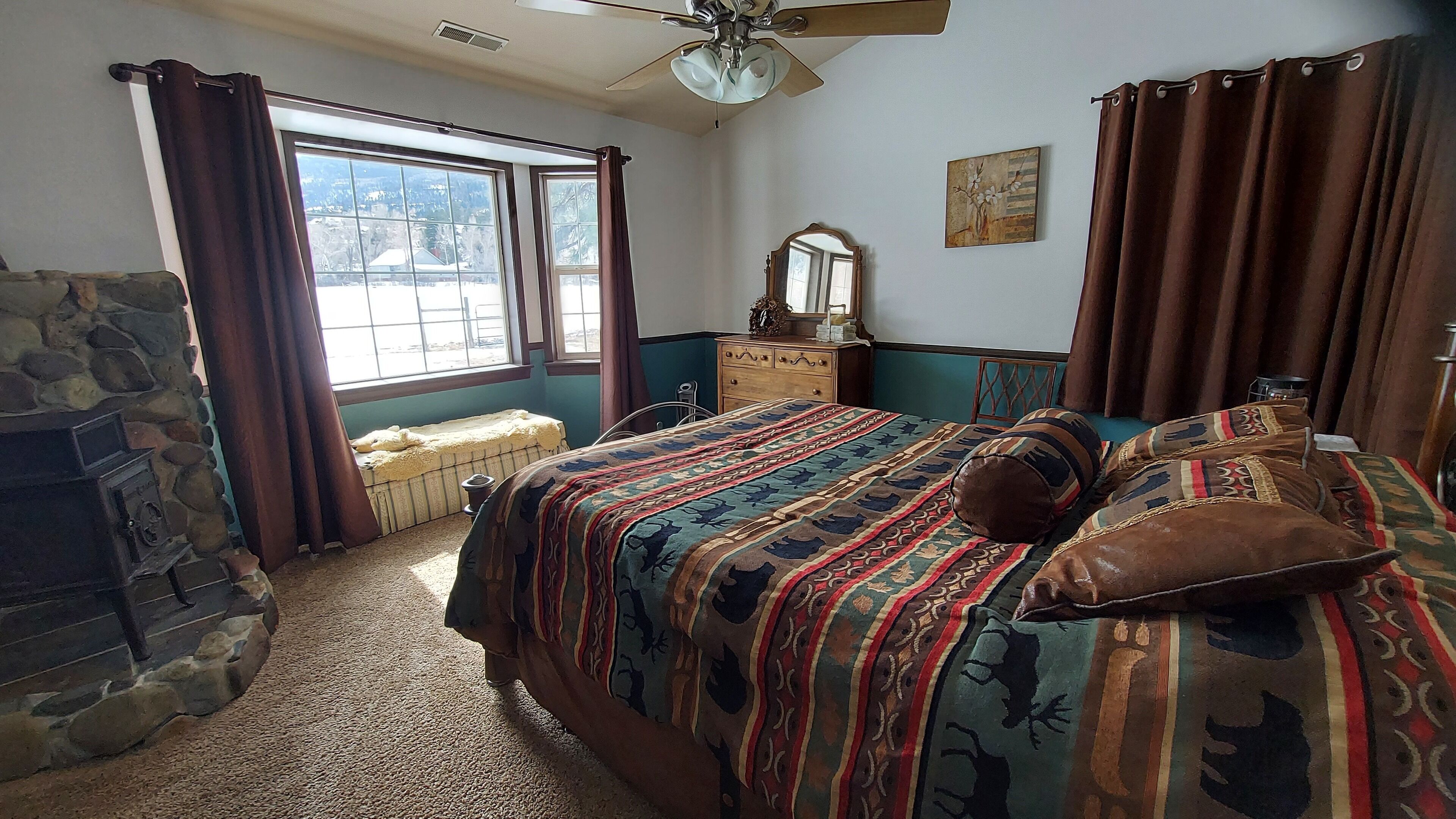 3 bedrooms, desk, iron/ironing board, free WiFi