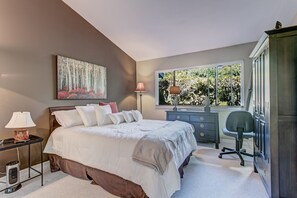 2 slaapkamers, een strijkplank/strijkijzer, gratis wifi, beddengoed