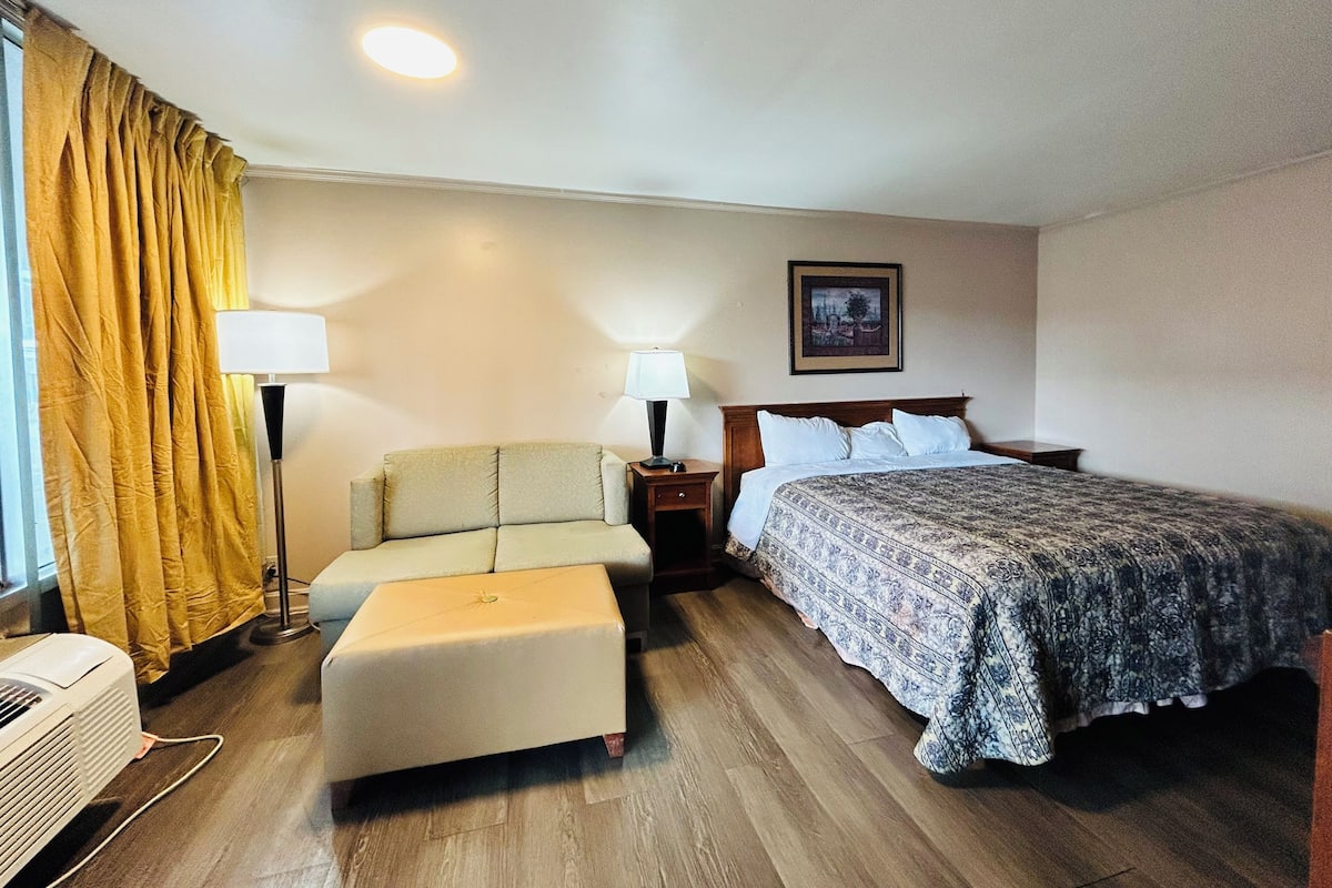 Free WiFi, bed sheets