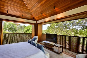 5 quartos, escrivaninha, ferros/tábuas de passar roupa