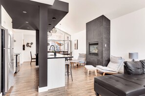 Tv, pejs, dvd-afspiller, musikbibliotek