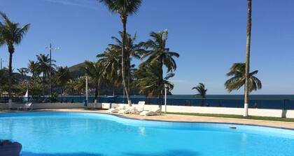 Beachfront Apartment in Martim de Sá Beach, Caraguatatuba, for up to 8 people.