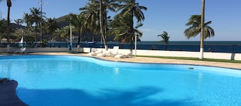 Apartamento Beira-Mar Praia Martim de Sá, Caraguatatuba, para até 8 pessoas.
