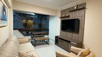 Smart-TV, DVD-Player, Tischtennisplatte