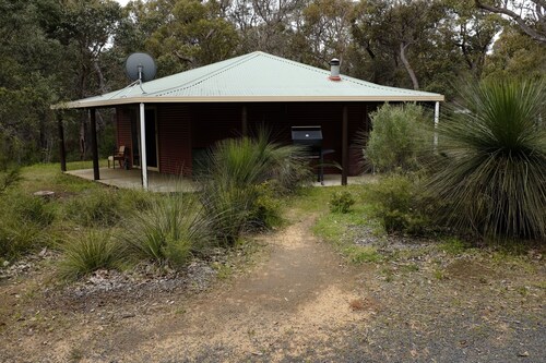 Spacious fully self contained two bedroom chalet, nestled in the bush.