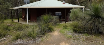 Spacious fully self contained two bedroom chalet, nestled in the bush.