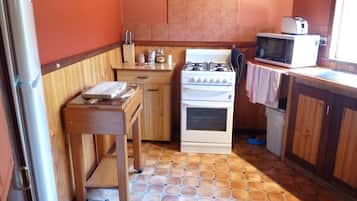 KylskÄp, mikrovÄgsugn, ugn och spishÀll