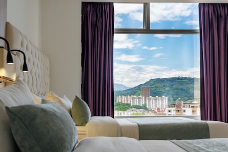 1 bedroom, premium bedding, minibar, in-room safe