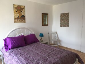1 habitación, tabla de planchar con plancha, wifi y ropa de cama 
