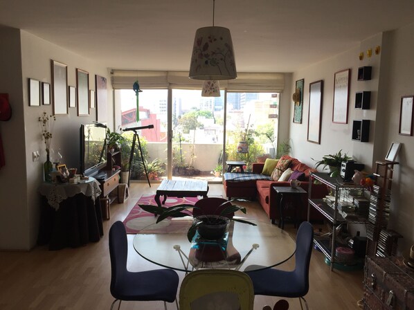 TV - Private bedroom and bathroom in an ocupied apartment near WTC in Mexico City. (México D.F.)