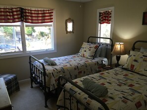 4 bedrooms, iron/ironing board, free WiFi, bed sheets