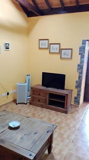 TV - Casa Los Manantiales for 2 people (Tejeda)