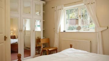 2 bedrooms, iron/ironing board, travel crib, free WiFi