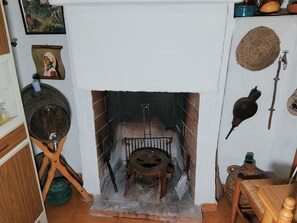 Interior - The little house of the vito (Íllar)