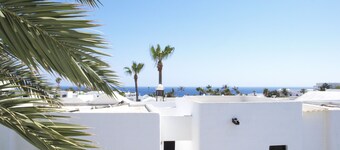 Upstairs apartment with Wifi, Air Con and U.K. TV in Puerto Del Carmen