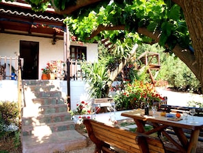Outdoor dining - Private pool ★ Traditional Villa ★ Sea view (Xirokampi)