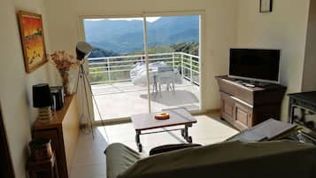 2 chambres, fer et planche à repasser, draps fournis